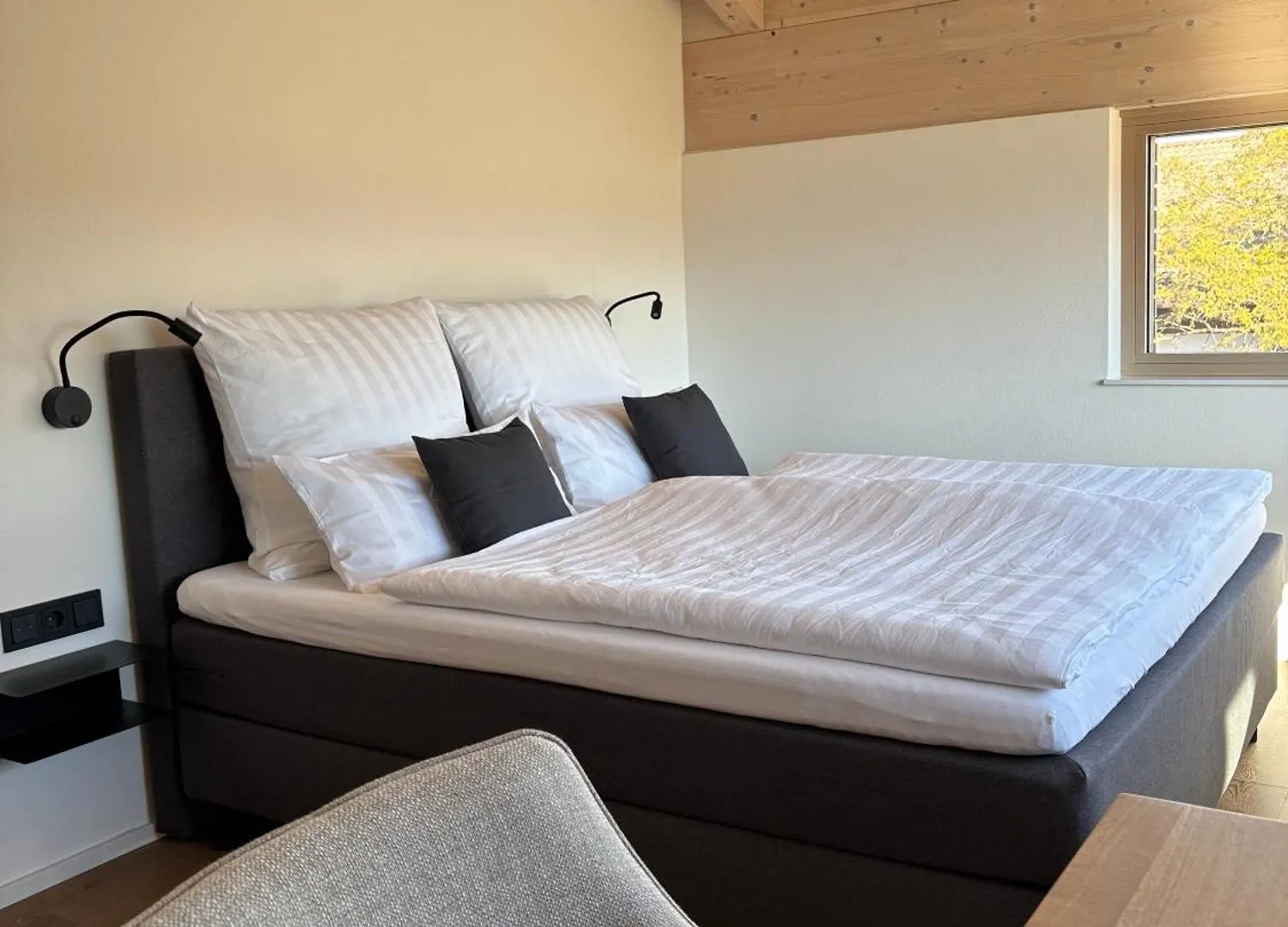 Berglinien Am Chiemsee I Exklusive Ferienwohnung Mit Bis Zu 3 Schlafzimmern 2 Baedern Und Alpenblick Übersee شقة