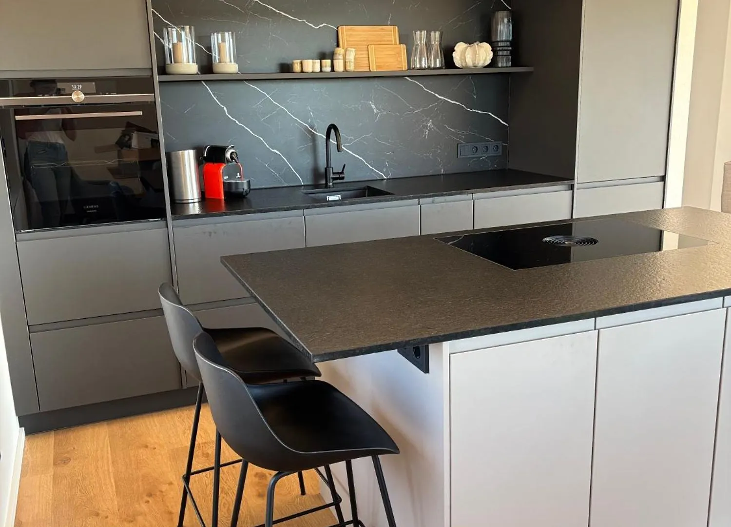 شقة Berglinien Am Chiemsee I Exklusive Ferienwohnung Mit Bis Zu 3 Schlafzimmern 2 Baedern Und Alpenblick Übersee