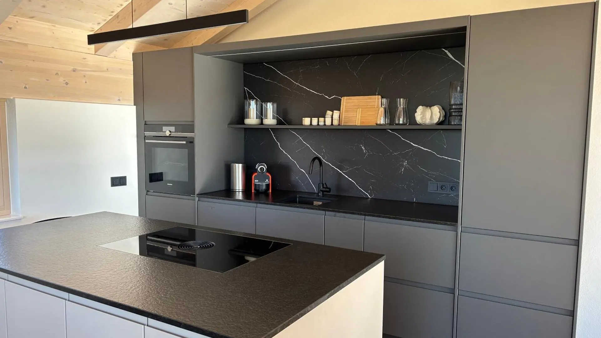 شقة Berglinien Am Chiemsee I Exklusive Ferienwohnung Mit Bis Zu 3 Schlafzimmern 2 Baedern Und Alpenblick Übersee