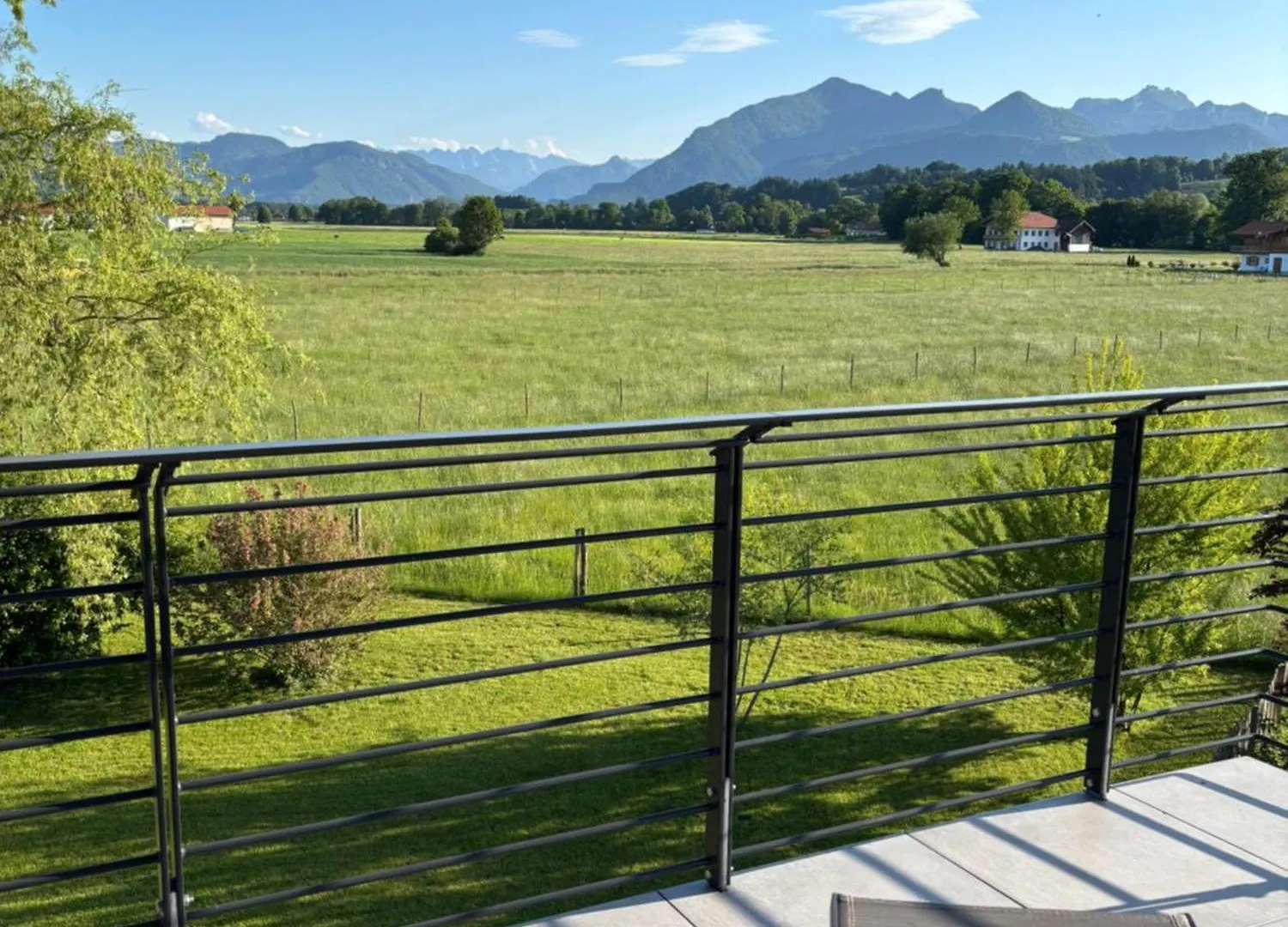 شقة Berglinien Am Chiemsee I Exklusive Ferienwohnung Mit Bis Zu 3 Schlafzimmern 2 Baedern Und Alpenblick Übersee